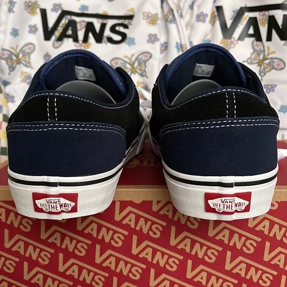 Vans Men’s Atwood
Retro Suede Dress Blues
VN000TUYLKZ Sneakers - Picture 13 of 16